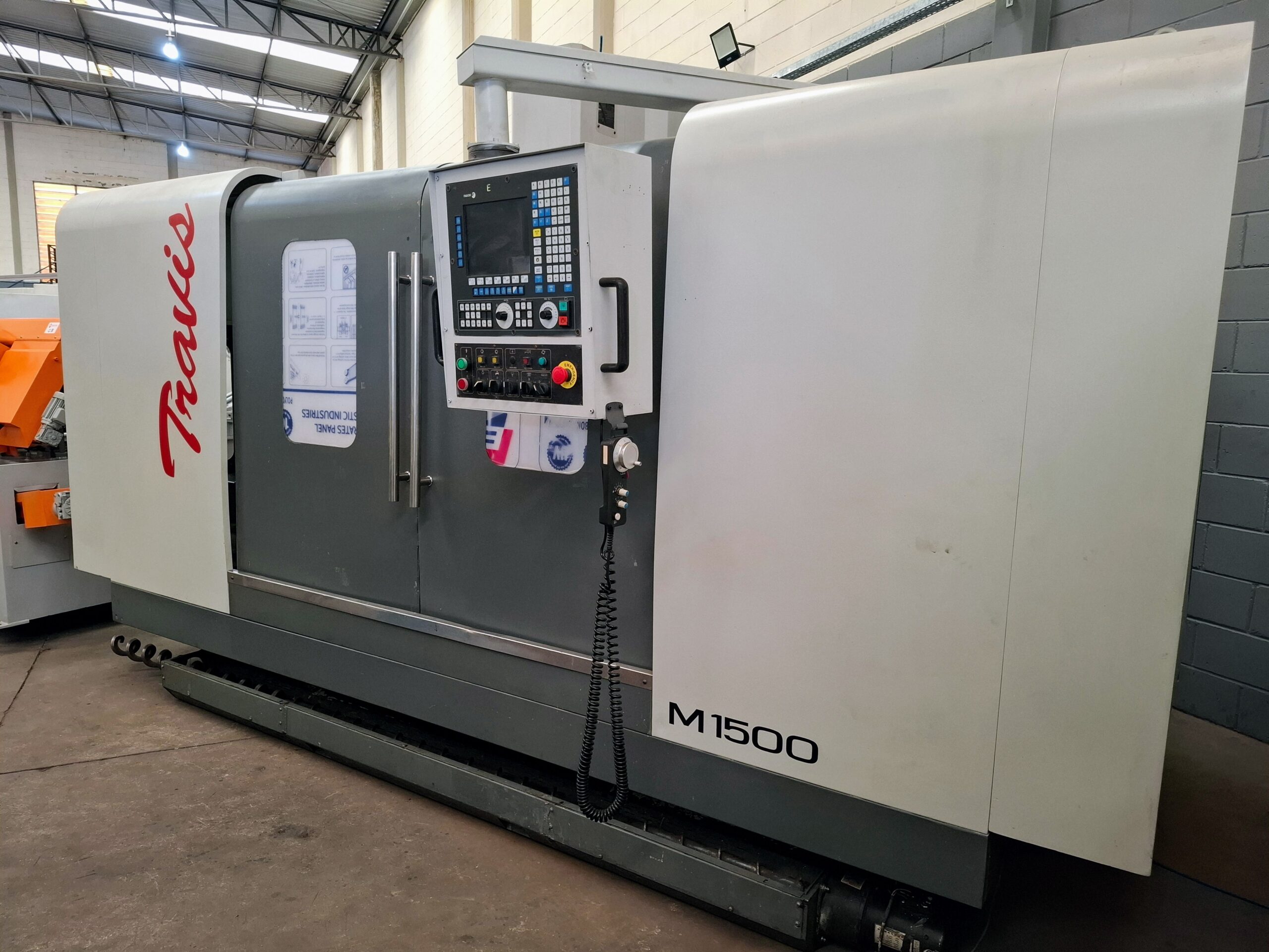 Centro de usinagem Travis M1500 Reformado Centro de usinagem Travis M1500 Reformado