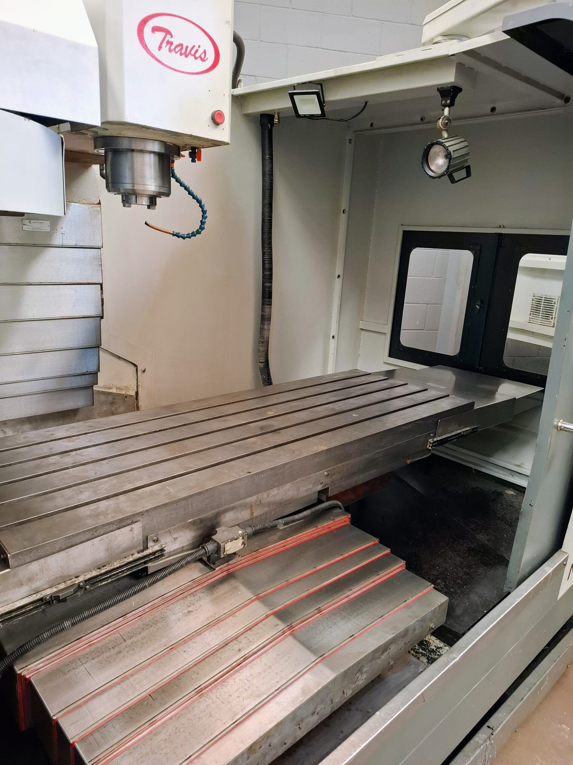 Centro de usinagem Travis M1500 Reformado Centro de usinagem Travis M1500 Reformado