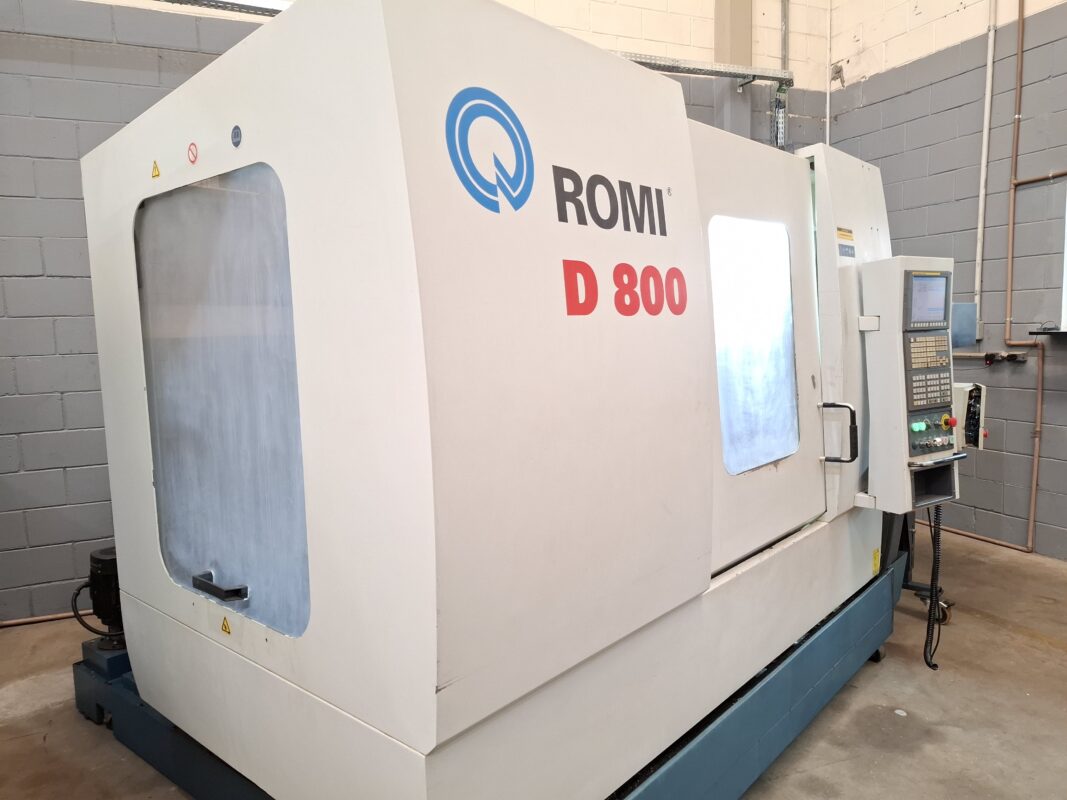 Centro de Usinagem Romi D-800 ano 2008 Comando Fanuc e Refrigeração interna
