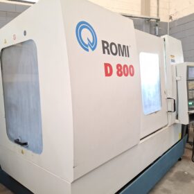 Centro de Usinagem Romi D-800 ano 2008 Comando Fanuc e Refrigeração interna