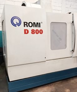 Centro de usinagem Romi D-800 ano 2001 com 4 eixo