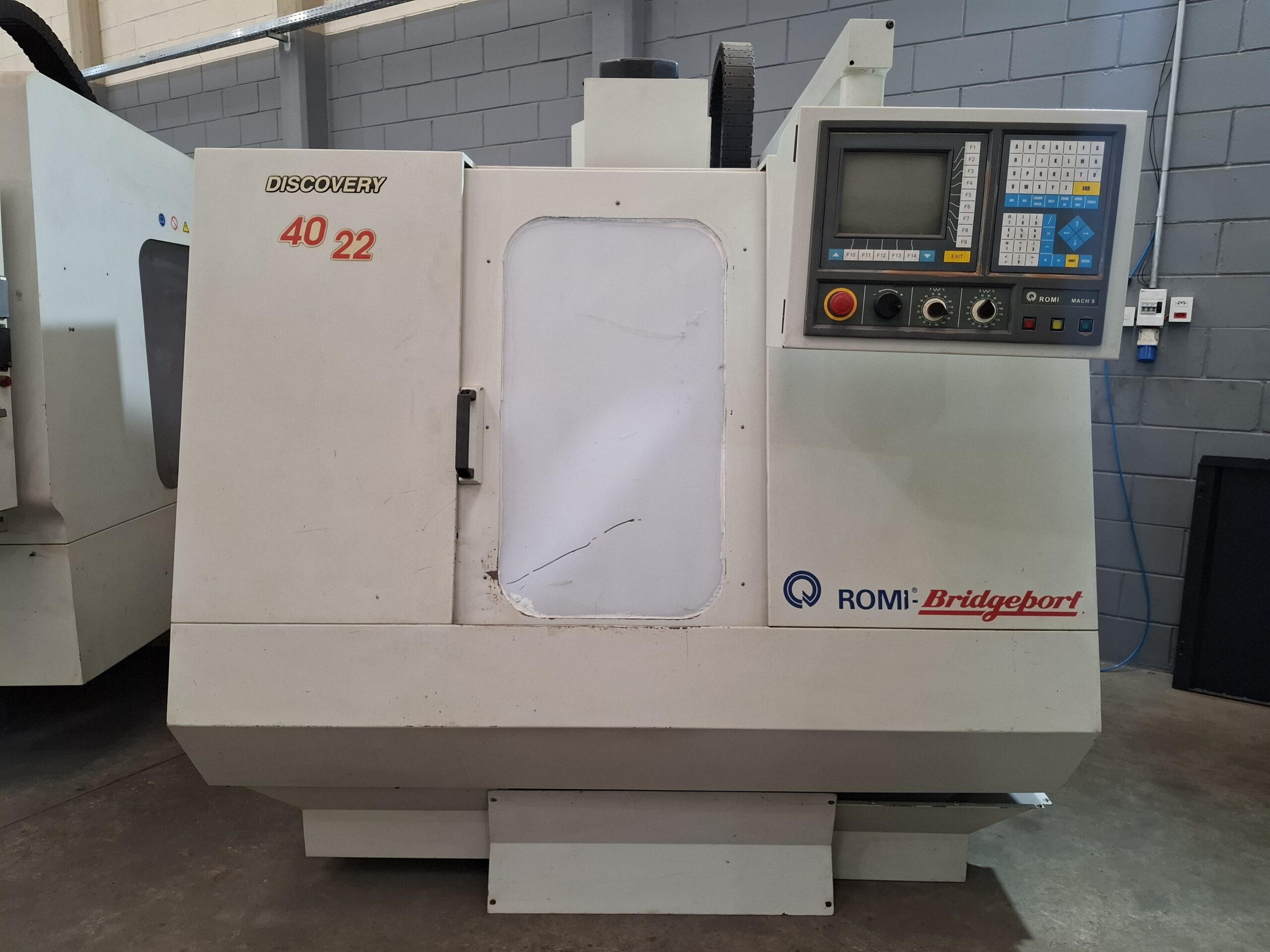 Centor de Usinagem Romi 4022 Revisado em ótimo estado Centor de Usinagem Romi 4022 Revisado em ótimo estado