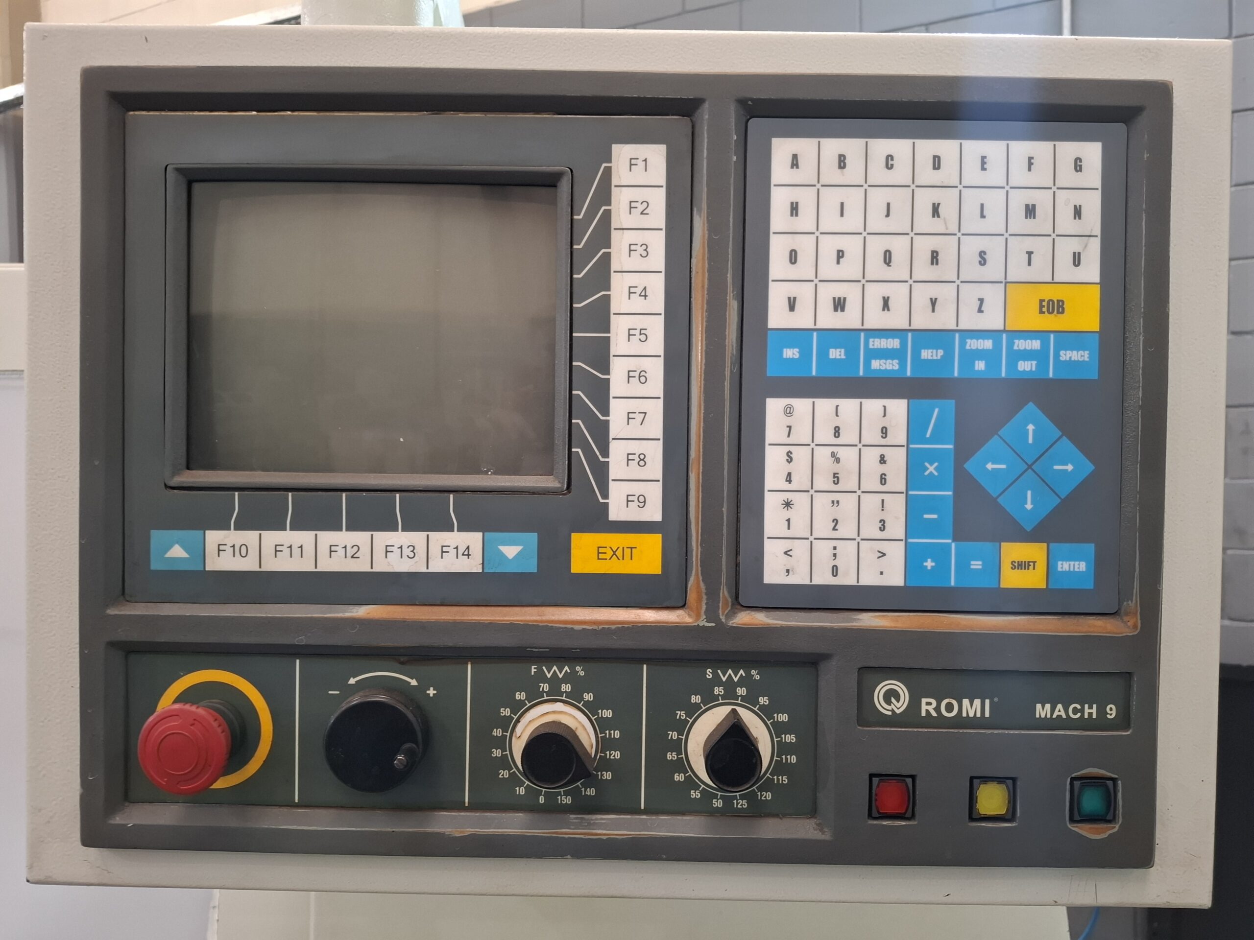 Centor de Usinagem Romi 4022 Revisado em ótimo estado Centor de Usinagem Romi 4022 Revisado em ótimo estado