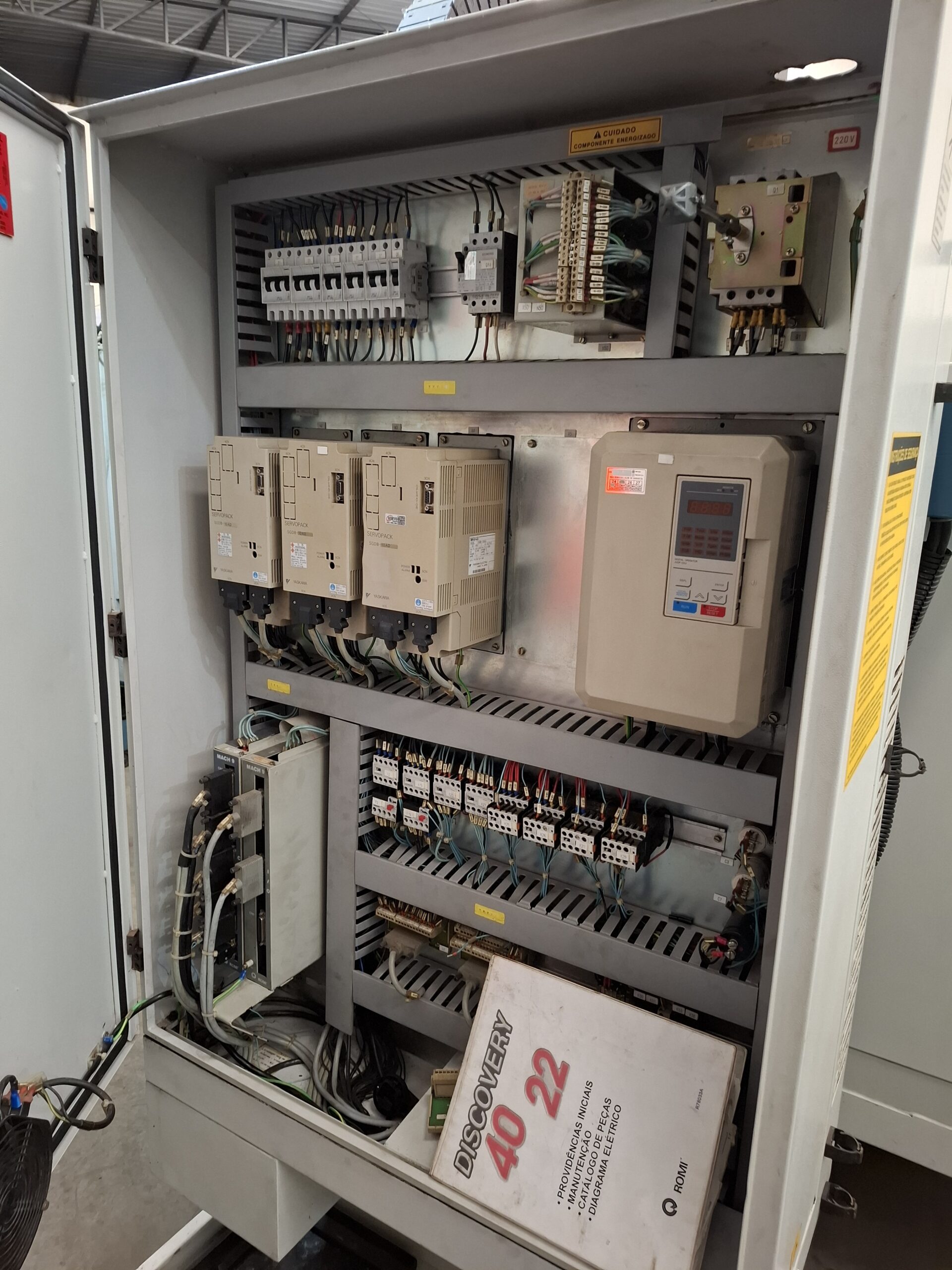 Centor de Usinagem Romi 4022 Revisado em ótimo estado Centor de Usinagem Romi 4022 Revisado em ótimo estado