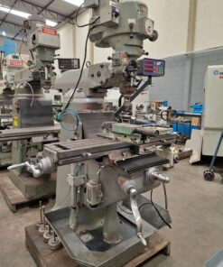 Fresadora ferramenteira ISO-30 marca First modelo 2VS em ótimo estado de conservação