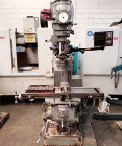 Fresadora ferramenteira marca First ISO-30 com digital, pinça e morsa.