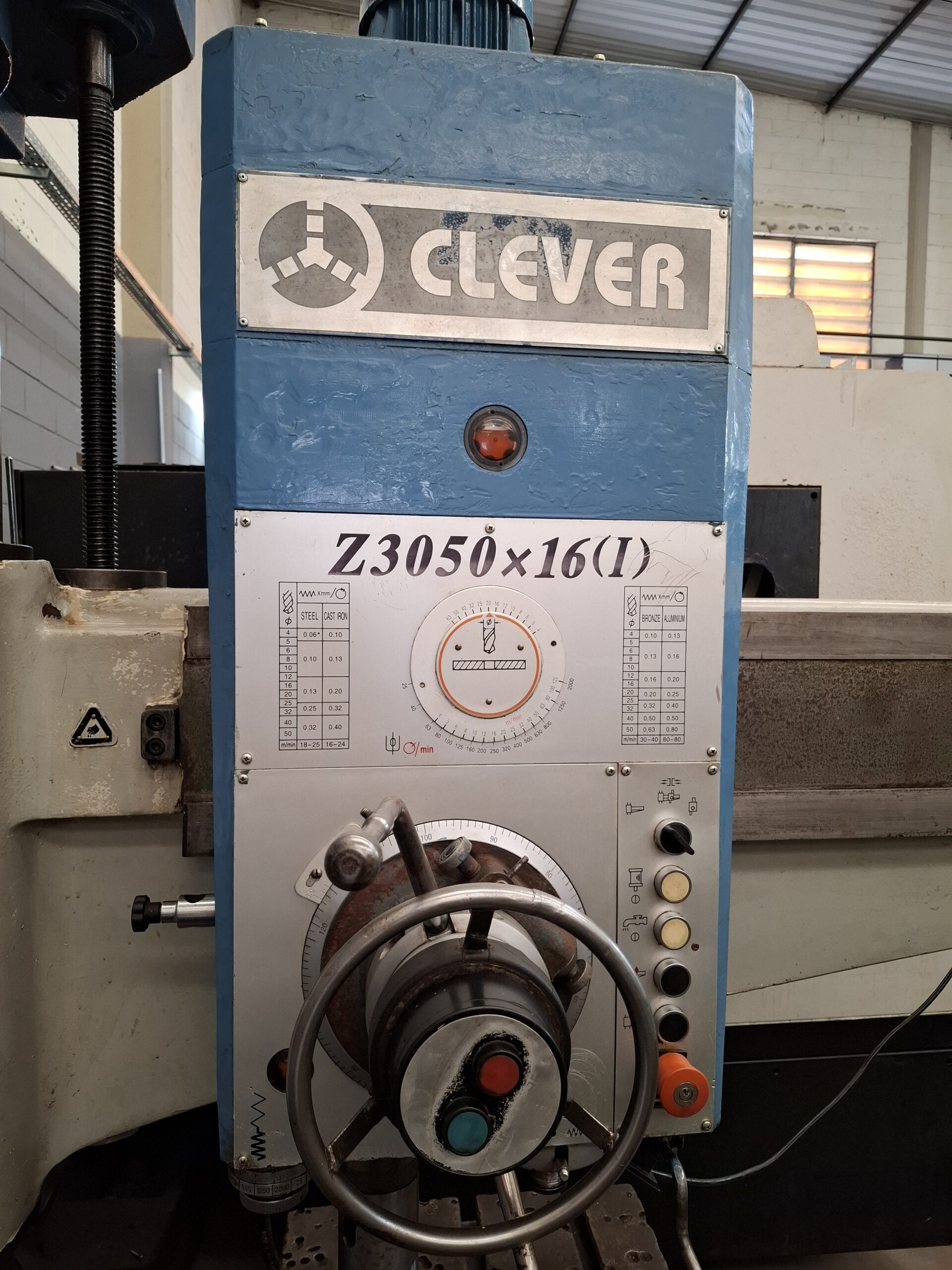Furadeira Radial marca Clever modelo Z3050x16(I) Furadeira Radial marca Clever modelo Z3050x16(I)