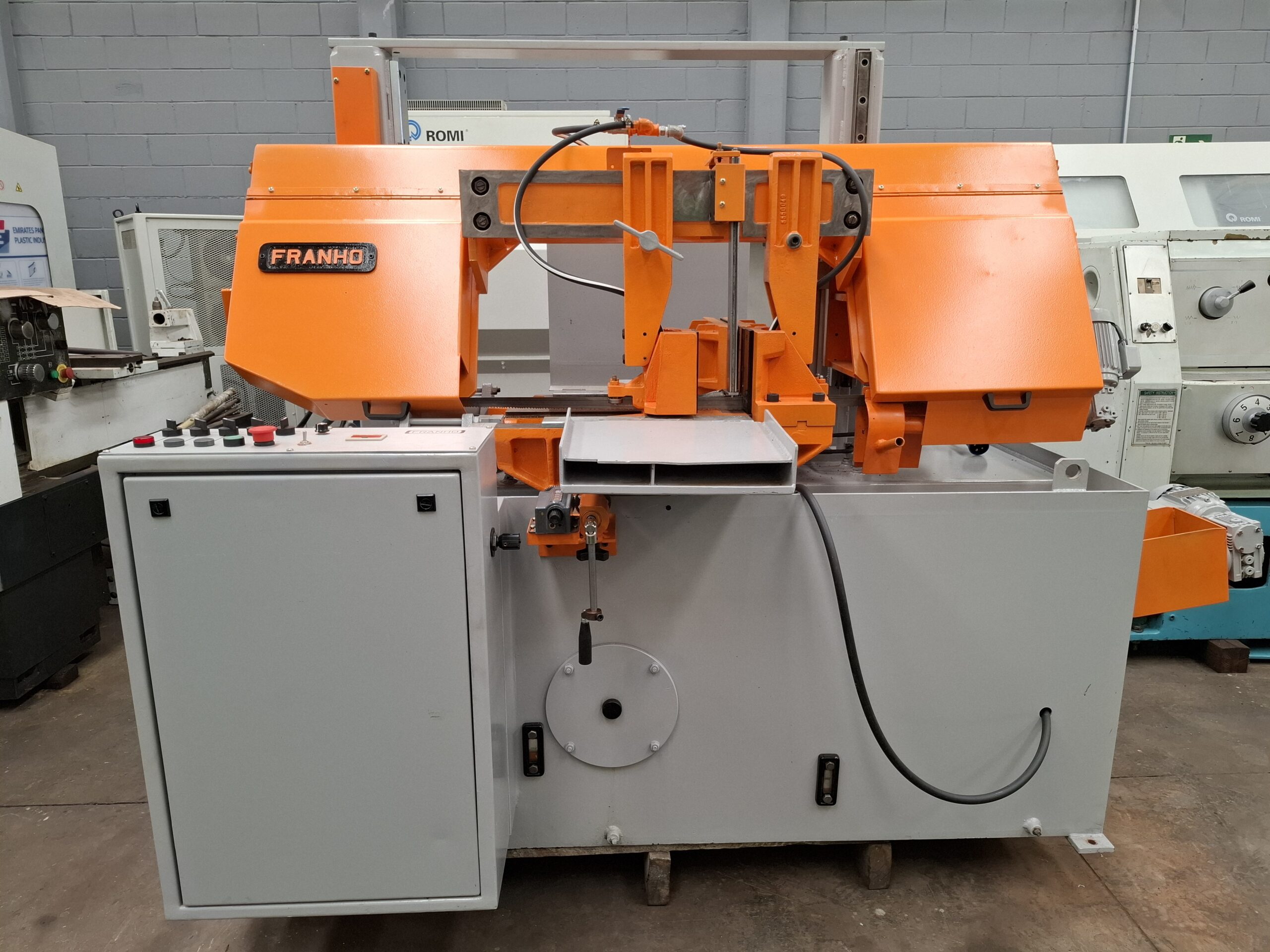 Serra de fita dupla coluna automática Franho SFCI-280A Reformada Serra de fita dupla coluna automática Franho SFCI-280A Reformada