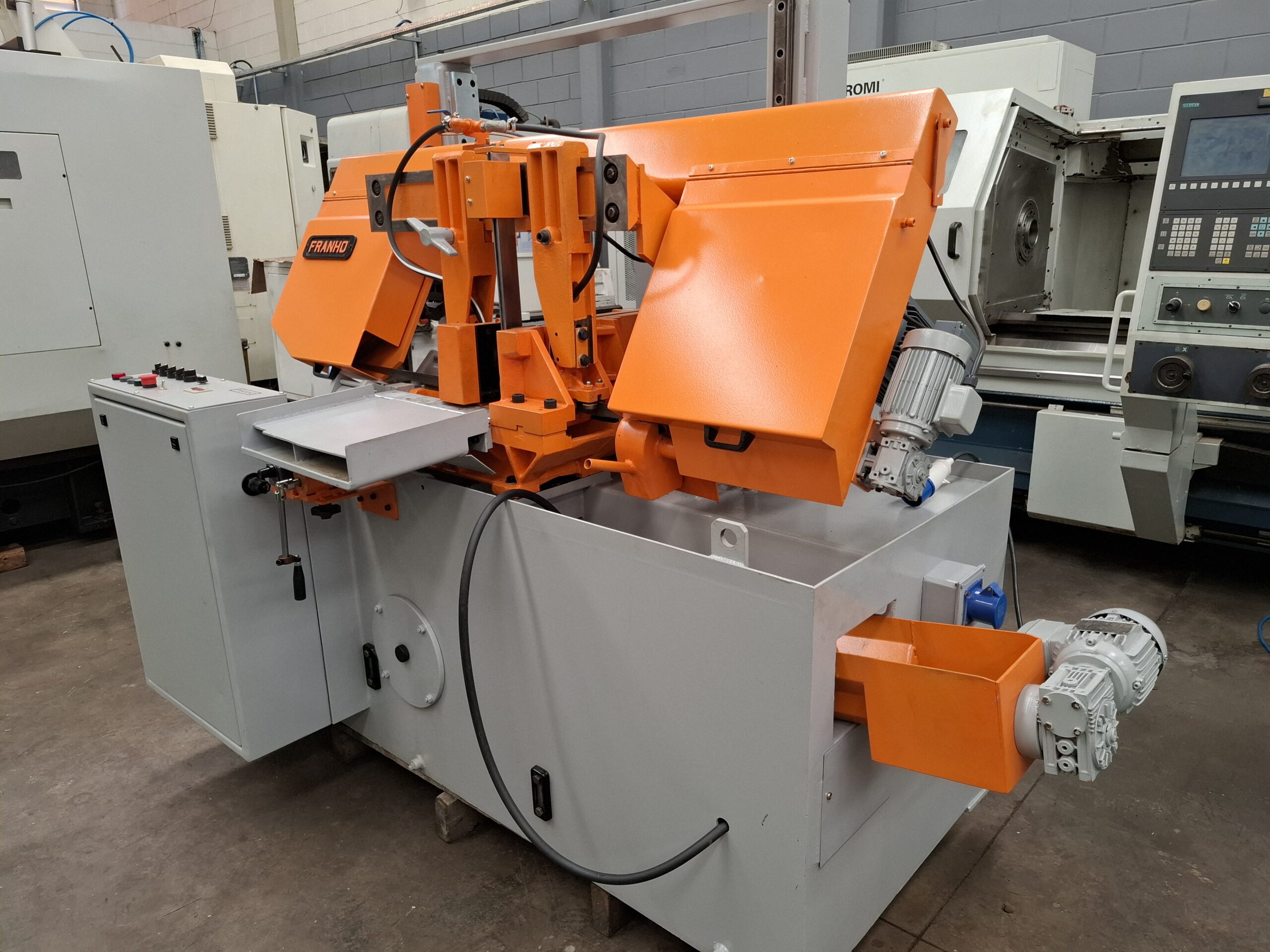 Serra de fita dupla coluna automática Franho SFCI-280A Reformada Serra de fita dupla coluna automática Franho SFCI-280A Reformada