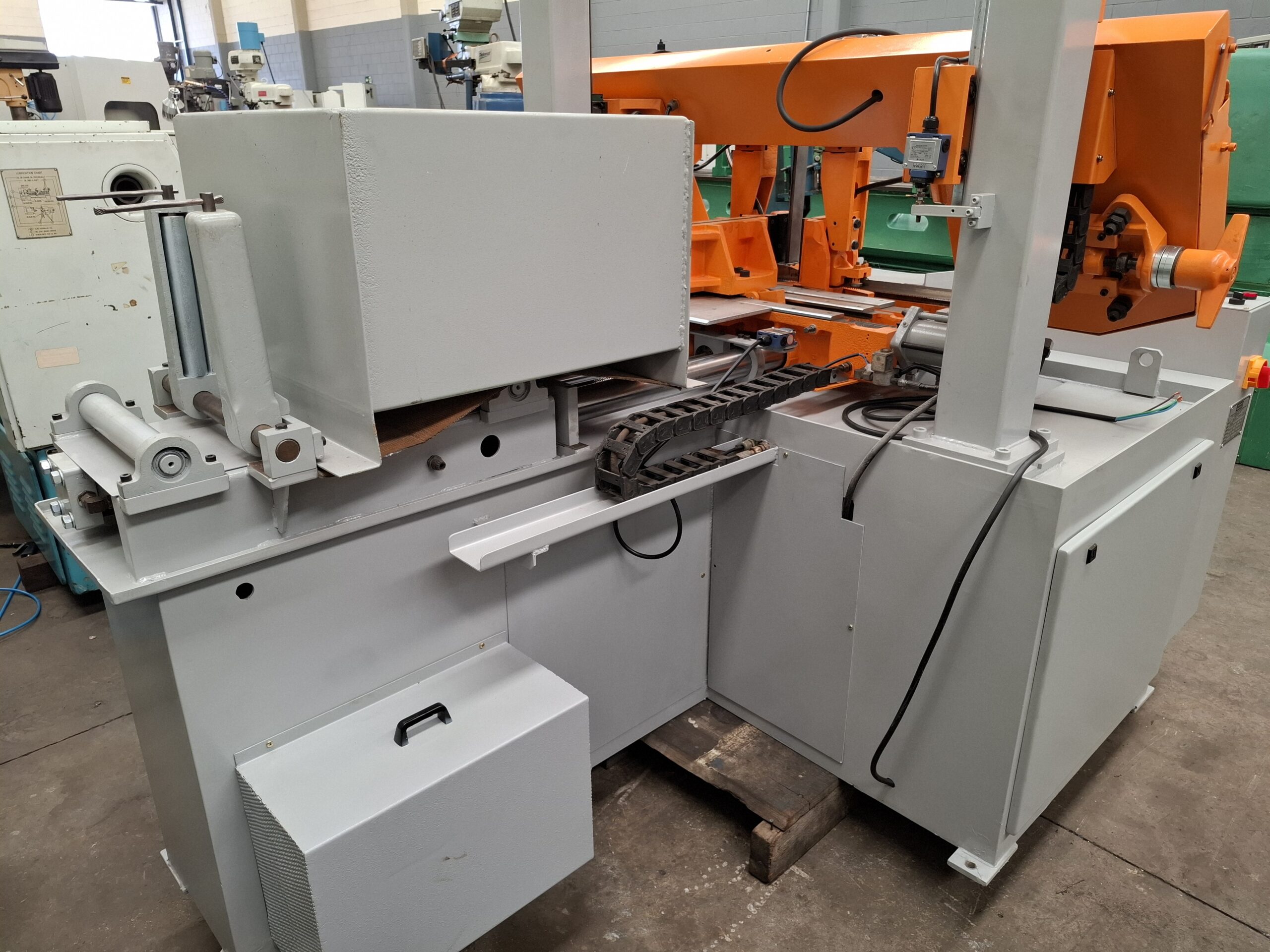 Serra de fita dupla coluna automática Franho SFCI-280A Reformada Serra de fita dupla coluna automática Franho SFCI-280A Reformada