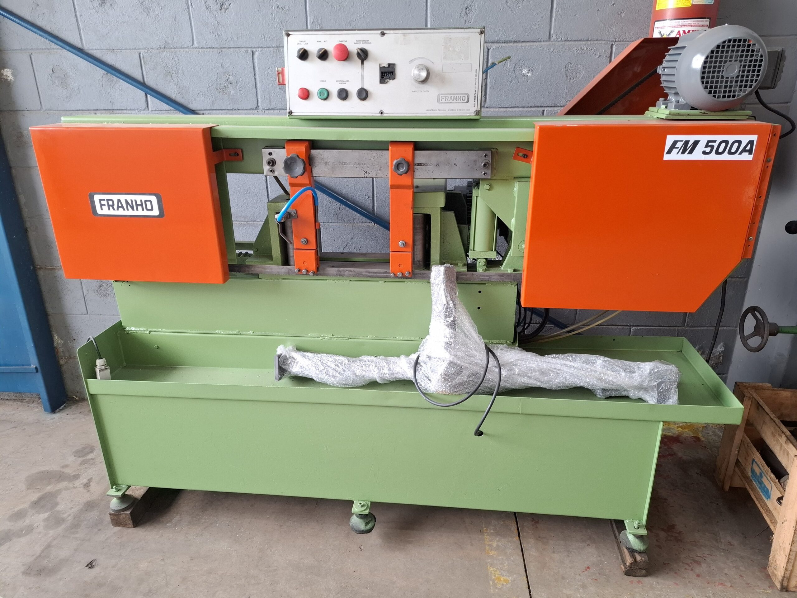 Serra de fita automática marca Franho modelo FM-500A Serra de fita automática marca Franho modelo FM-500A