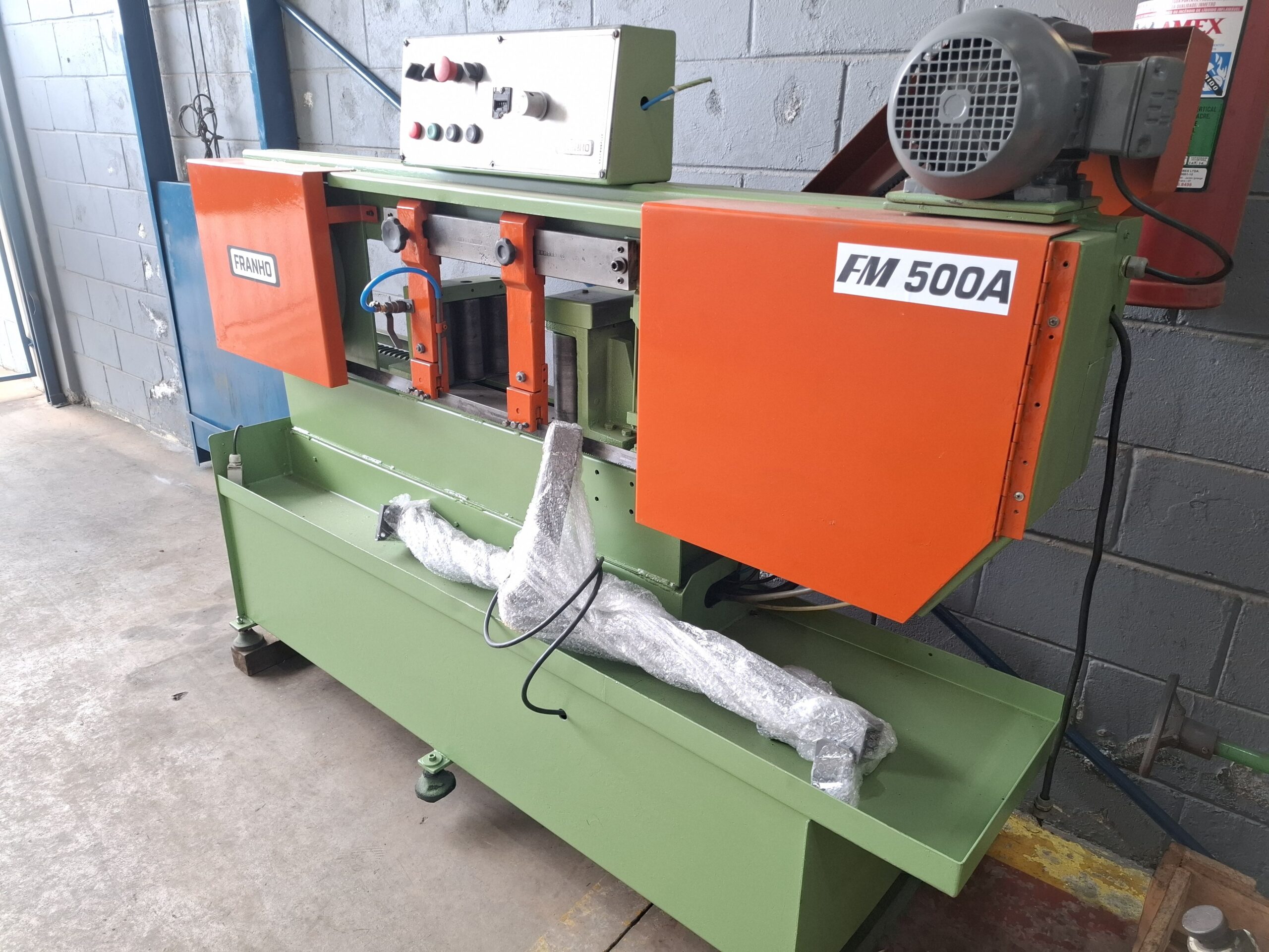 Serra de fita automática marca Franho modelo FM-500A Serra de fita automática marca Franho modelo FM-500A