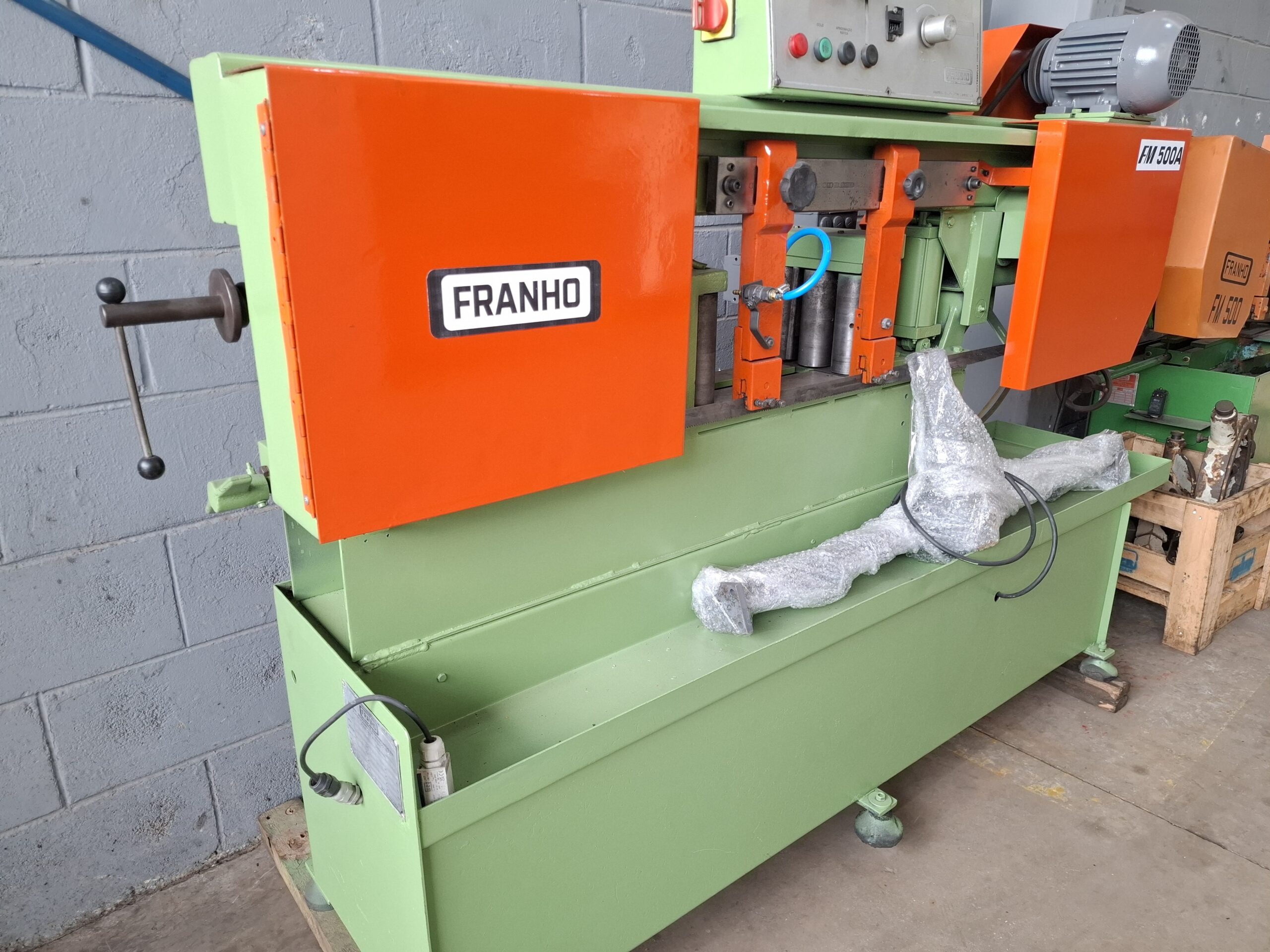 Serra de fita automática marca Franho modelo FM-500A Serra de fita automática marca Franho modelo FM-500A
