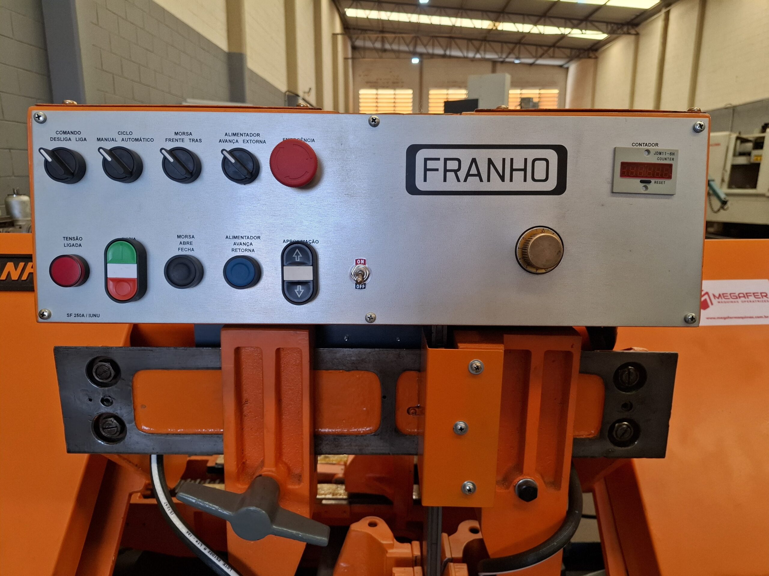 Serra de Fita Franho SF-250A Hidráulica Reformada Serra de Fita Franho SF-250A Hidráulica Reformada