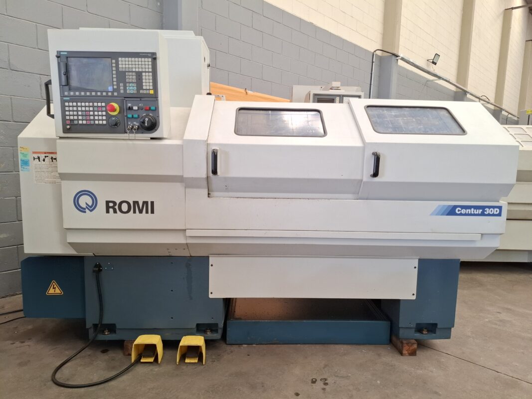 Torno CNC Romi Centur 30D ano 2021 hidráulico