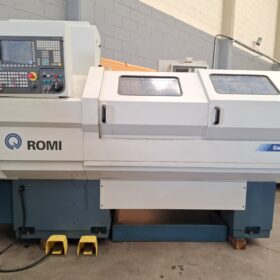 Torno CNC Romi Centur 30D ano 2021 hidráulico