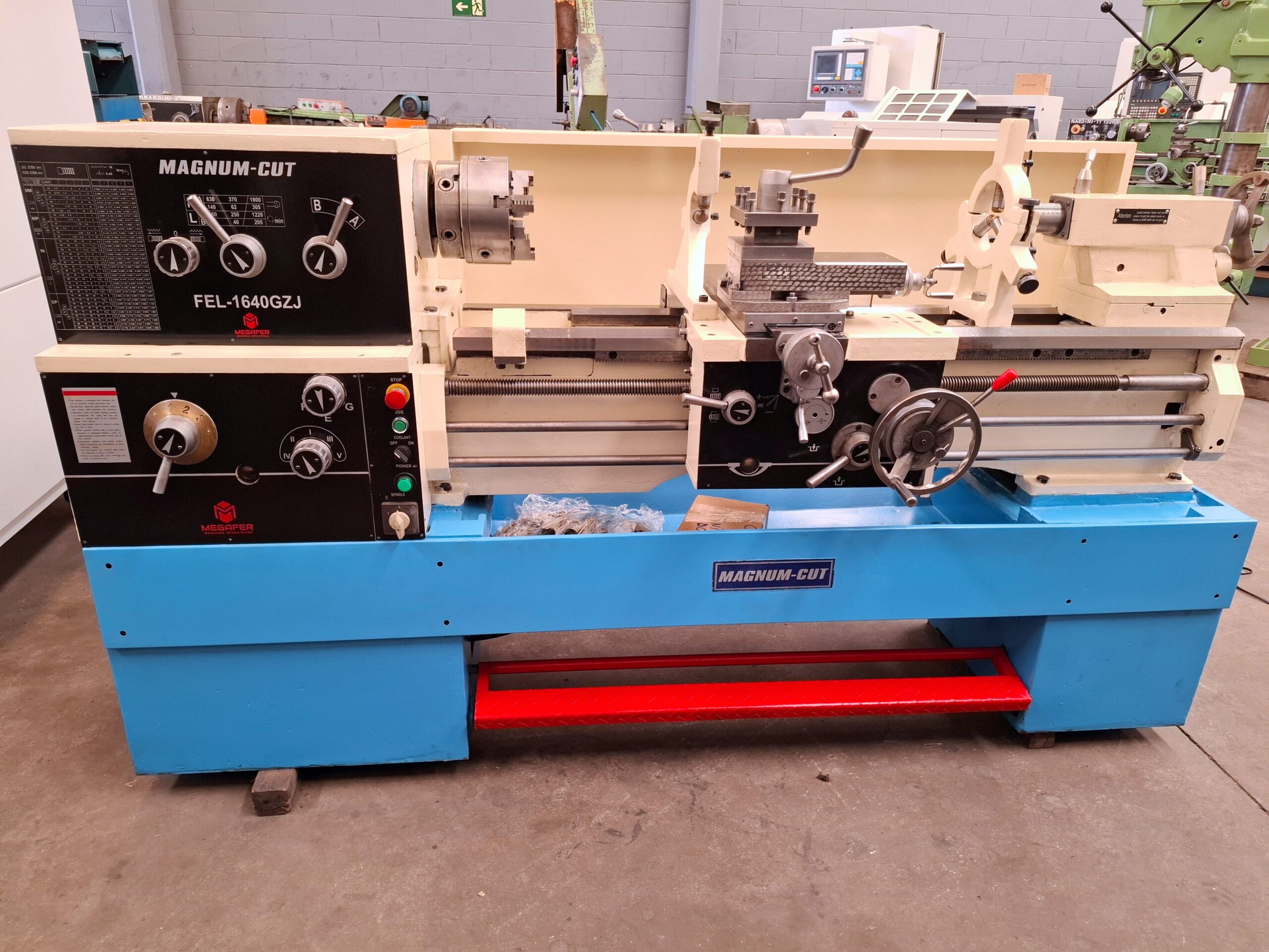Torno mecânico marca Magnum-Cut modelo FEL-1640 GZJ Torno mecânico marca Magnum-Cut modelo FEL-1640 GZJ