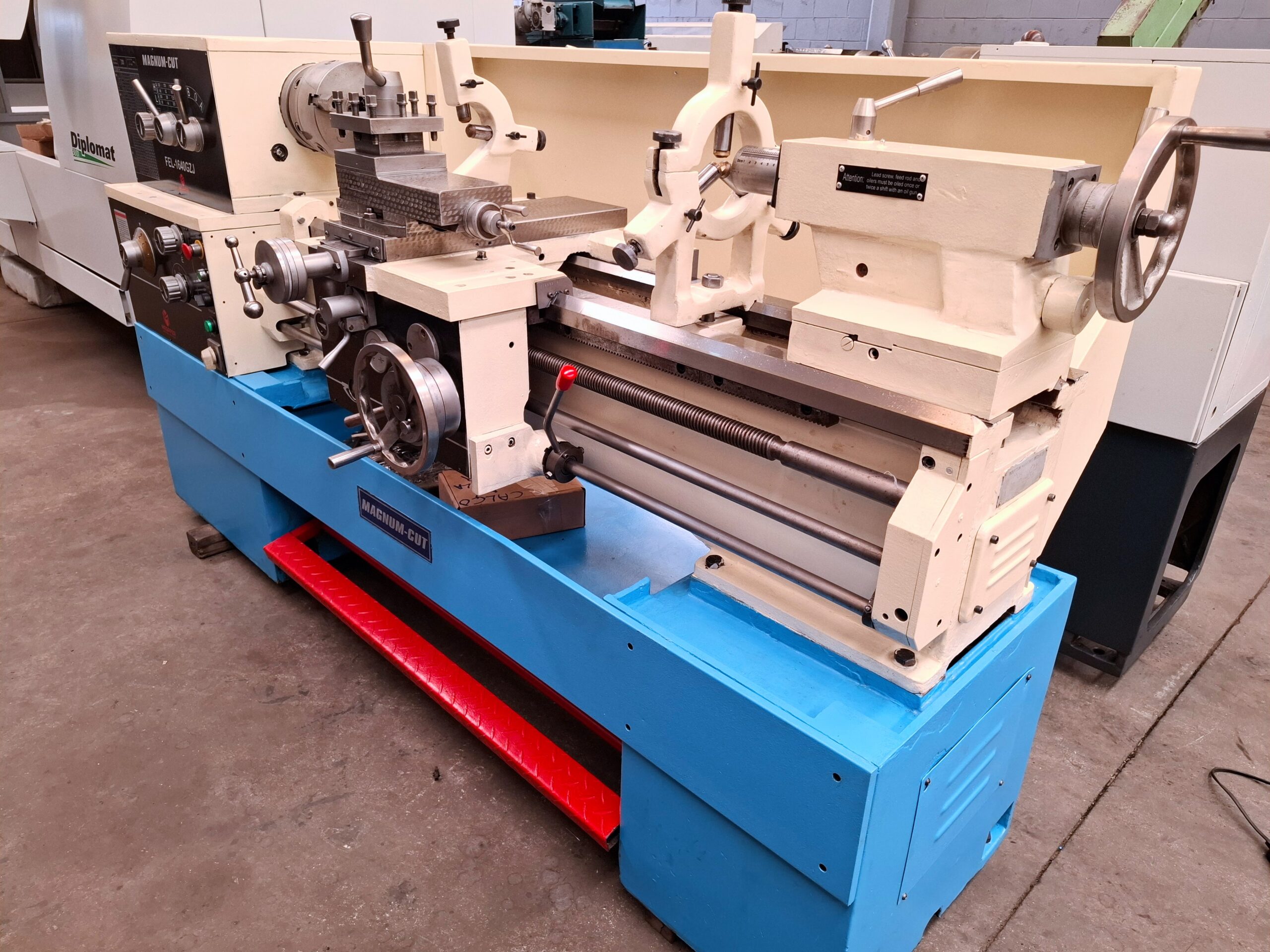 Torno mecânico marca Magnum-Cut modelo FEL-1640 GZJ Torno mecânico marca Magnum-Cut modelo FEL-1640 GZJ
